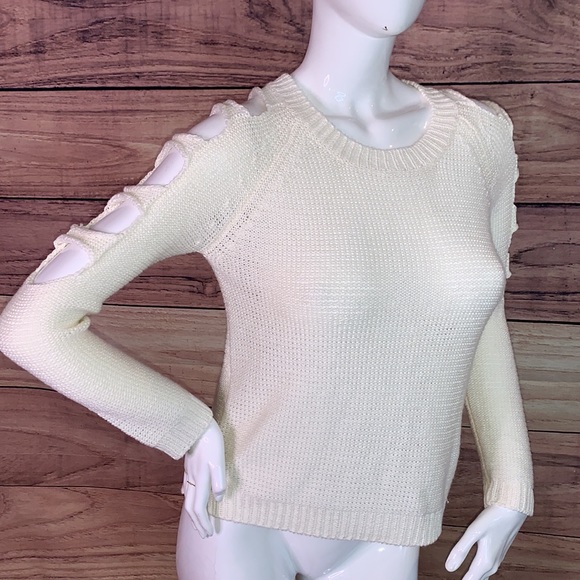 Romeo & Juliette Couture knitted white sweater top cold shoulder sz M stretch md - Picture 16 of 17